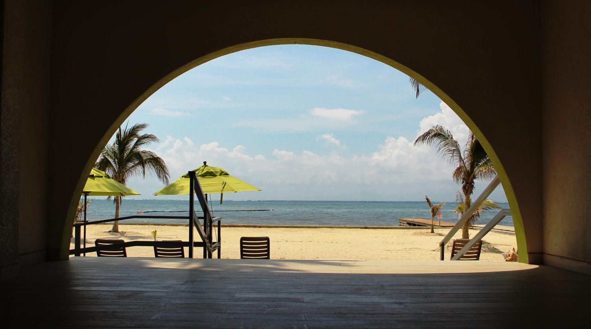 Bananas On The Beach San Pedro  Exterior photo