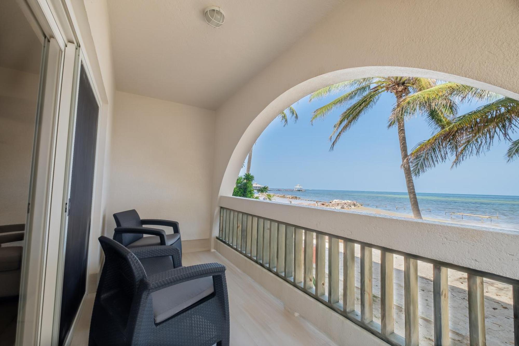 Bananas On The Beach San Pedro  Exterior photo